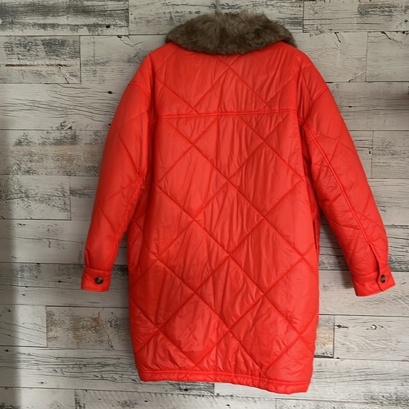 Aerie women’s puffy coat. Size small - Picture 4 of 4